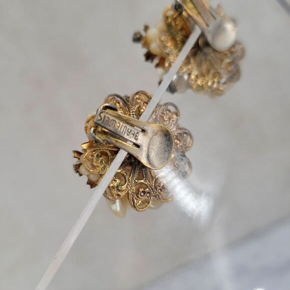 Beau Jewels Gold Toned Filigree Vtg Cluster Clip On Earrings Faux Pearl Shells - Picture 9 of 14